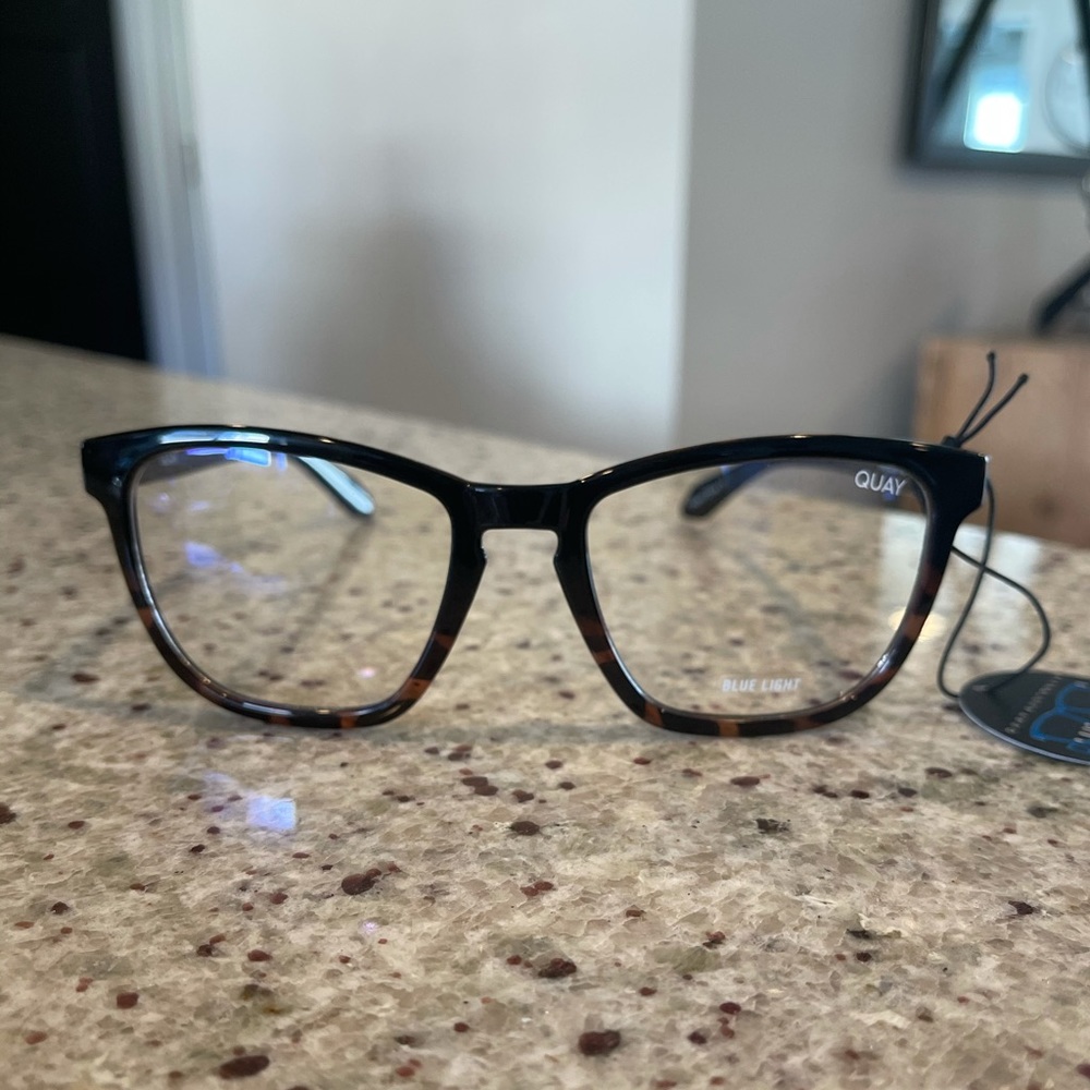 QUAY Bluelight glasses